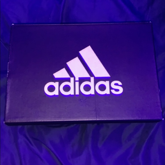 Athletic_Shoes